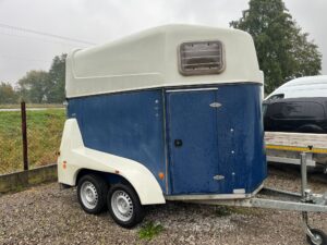 Przyczepa KONIOWÓZ do przewozu 2 koni sprowadzona z DE nowe opony