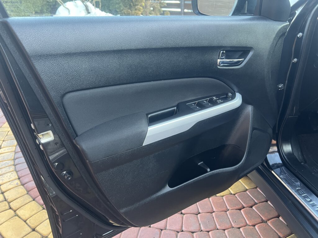 SUZUKI VITARA 1.6 120KM FULL SERWIS ASO 4x4 zero korozji - obrazek 25