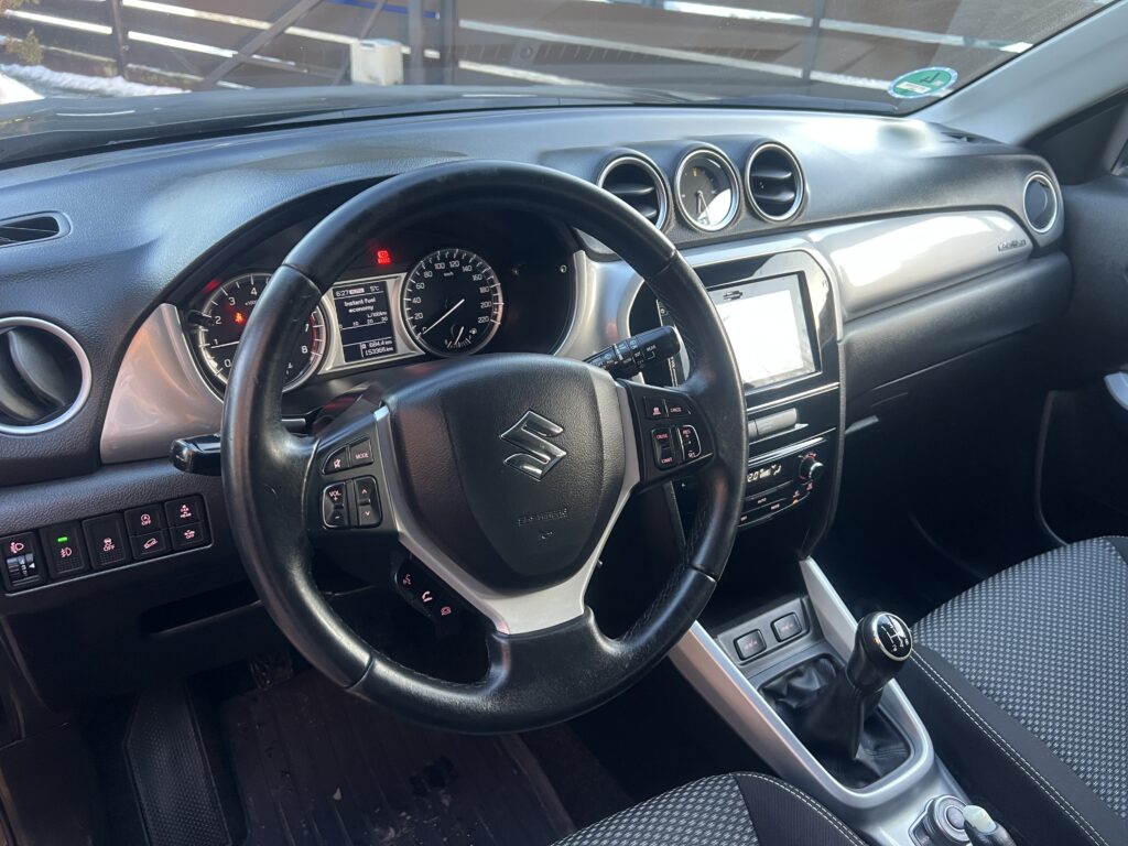 SUZUKI VITARA 1.6 120KM FULL SERWIS ASO 4x4 zero korozji - obrazek 31