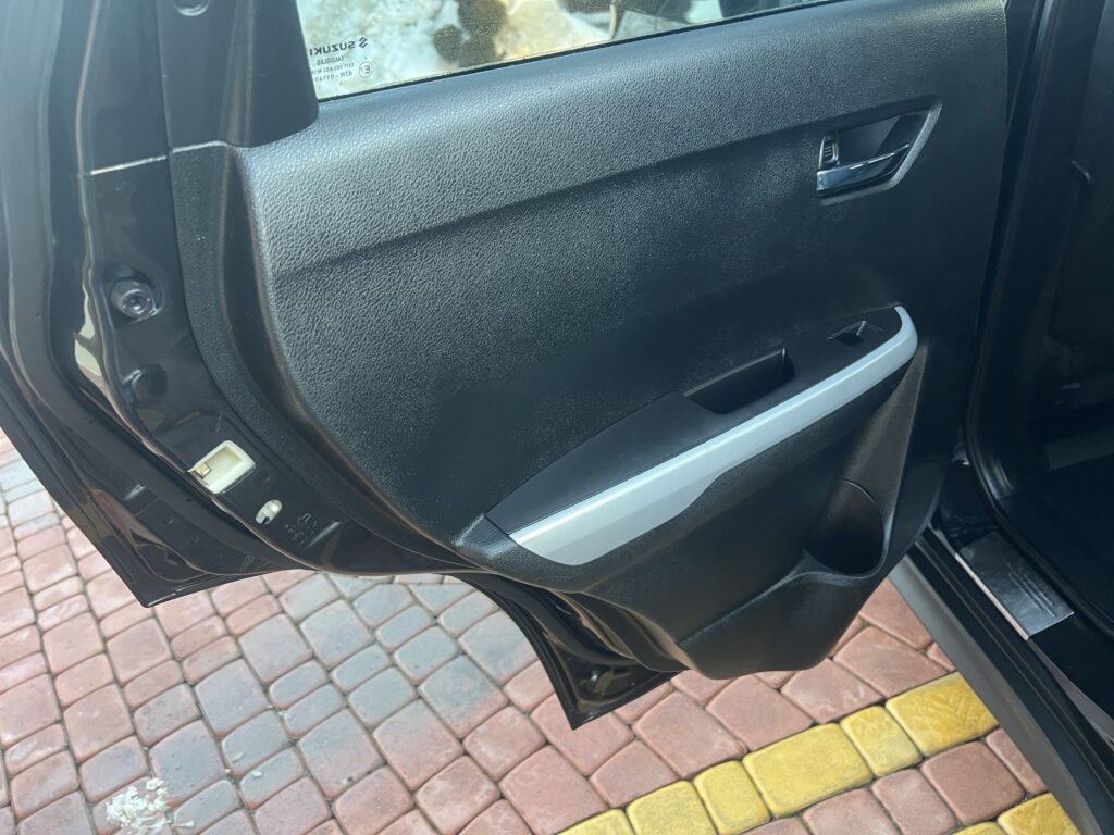 SUZUKI VITARA 1.6 120KM FULL SERWIS ASO 4x4 zero korozji - obrazek 36