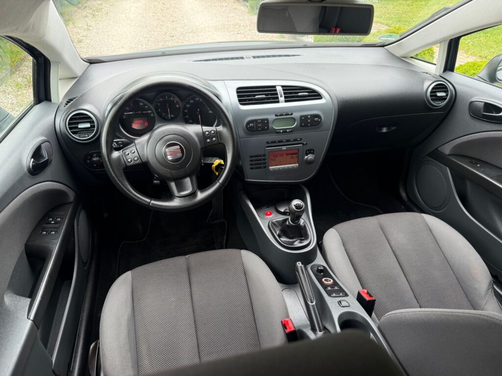 Wkrótce w ofercie SEAT LEON JAK Z SALONU 1.6mpi - obrazek 15