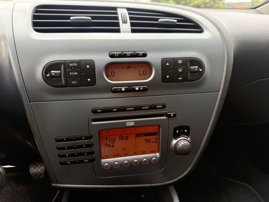 Wkrótce w ofercie SEAT LEON JAK Z SALONU 1.6mpi - obrazek 30