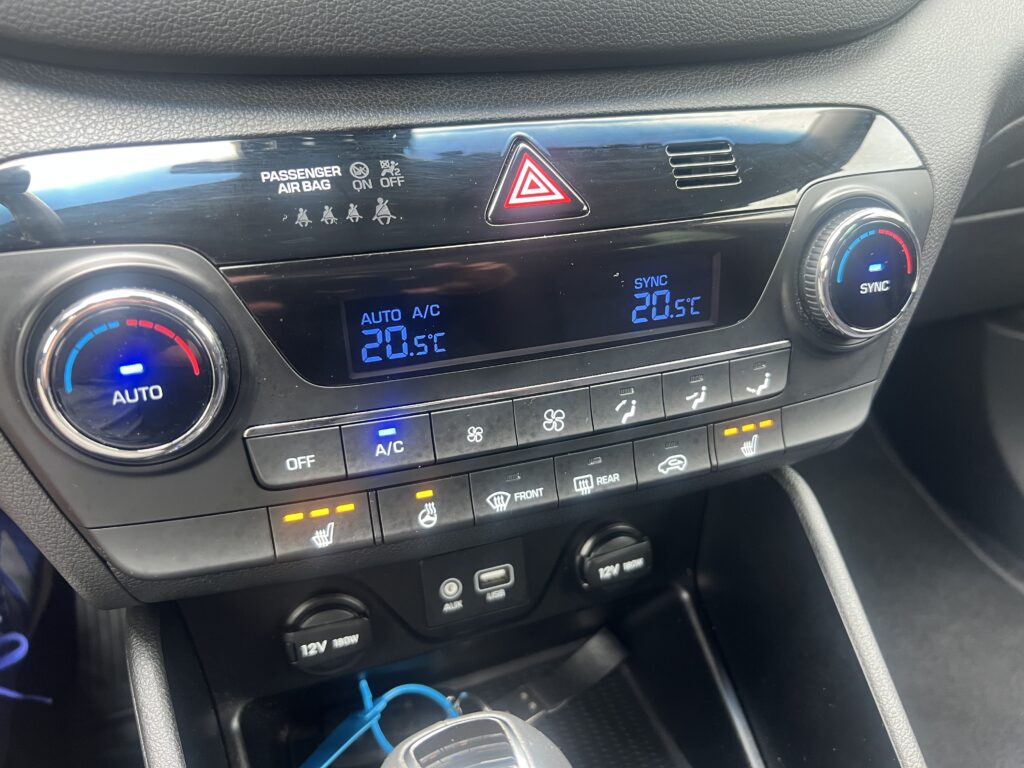 Tucson 1.6TURBO 4x4 automat AUTO JAK NOWE - obrazek 4