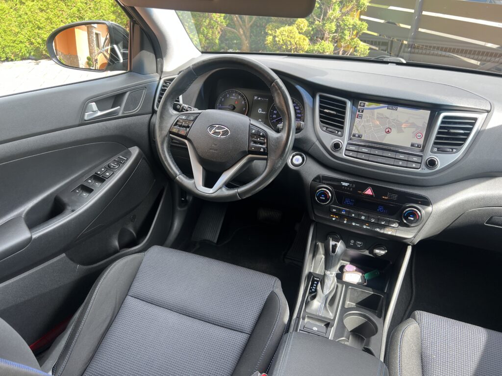 Tucson 1.6TURBO 4x4 automat AUTO JAK NOWE - obrazek 60