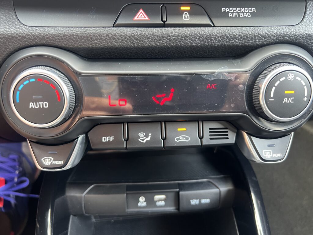 Kia STONIC 1.4 100KM 2018r przebieg 68 tys.km auto w ORYGINALE. - obrazek 4