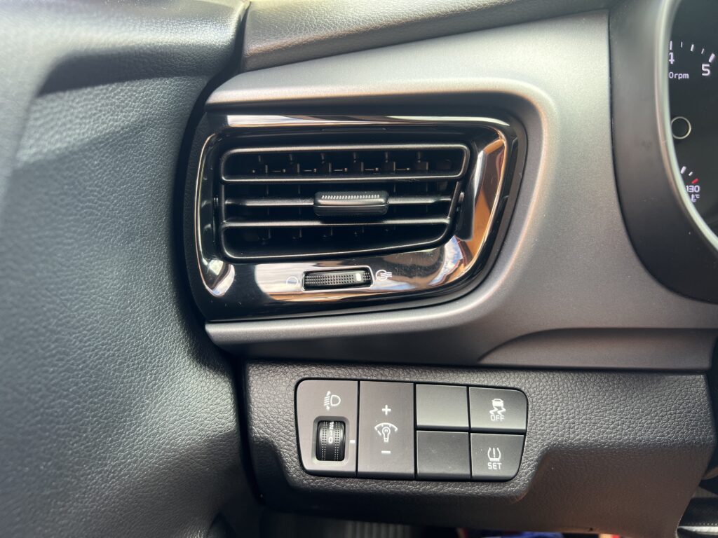 Kia STONIC 1.4 100KM 2018r przebieg 68 tys.km auto w ORYGINALE. - obrazek 6