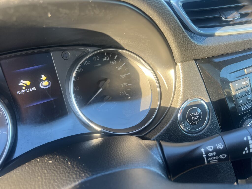 Nissan qashqai 1.6turbo biała perła-AUTO JAK NOWE W ORYGINALE 100tys.km - obrazek 45