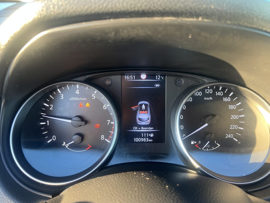 Nissan qashqai 1.6turbo biała perła-AUTO JAK NOWE W ORYGINALE 100tys.km - obrazek 47