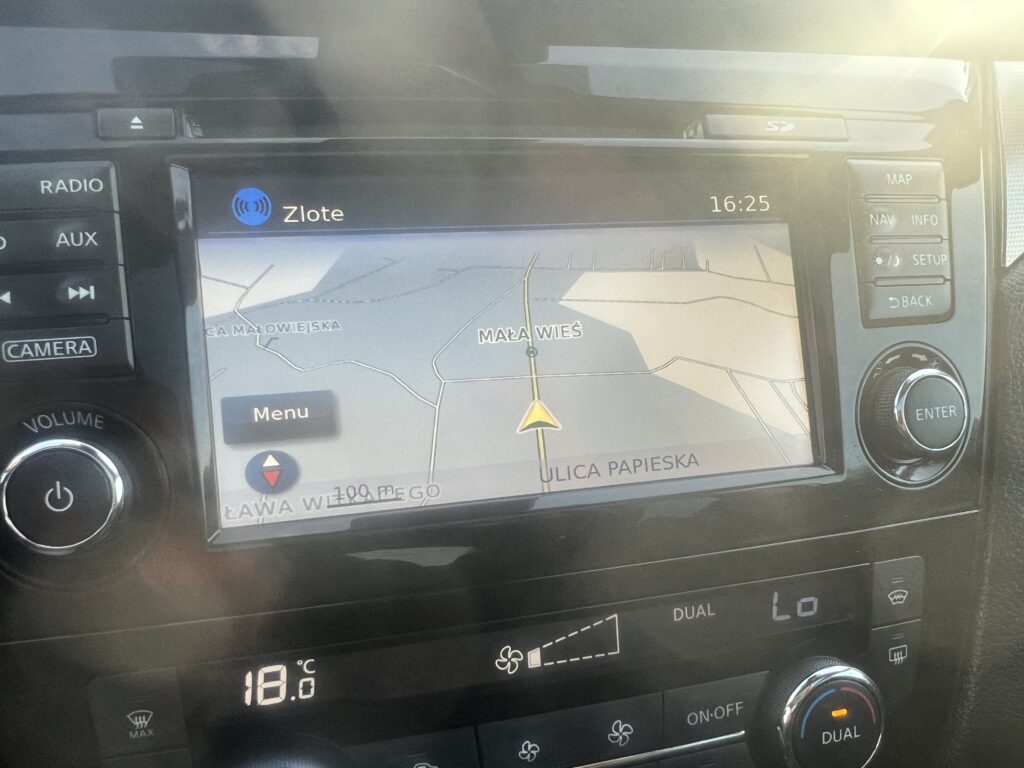 Nissan qashqai 1.6turbo biała perła-AUTO JAK NOWE W ORYGINALE 100tys.km - obrazek 62