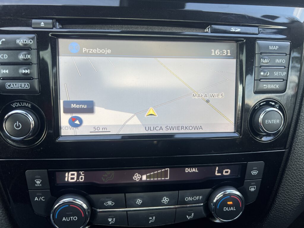 Nissan qashqai 1.6turbo biała perła-AUTO JAK NOWE W ORYGINALE 100tys.km - obrazek 63